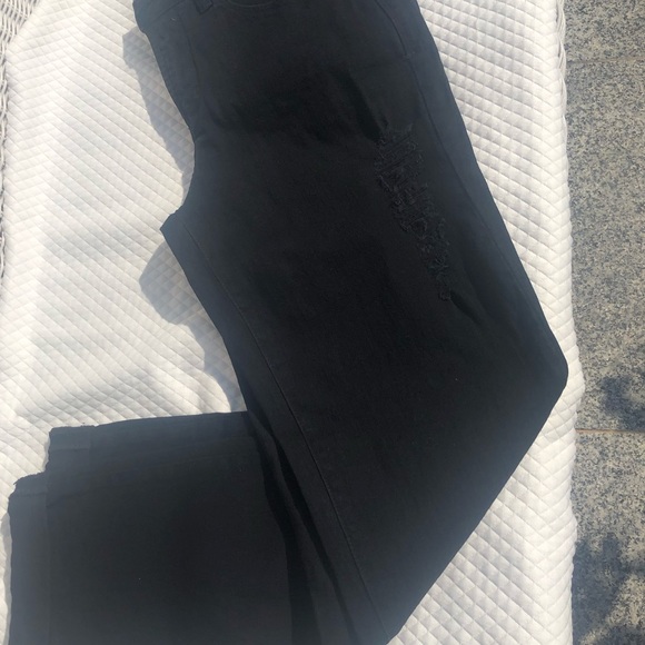 A pair of NYDJ black jeans. Size 4 - Picture 12 of 14